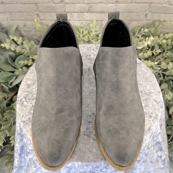 🩶Gray Chunky Low-Cut Perforated Western Styled Ankle Booties WMS 8.5M🩶NWOT - Picture 3 of 11